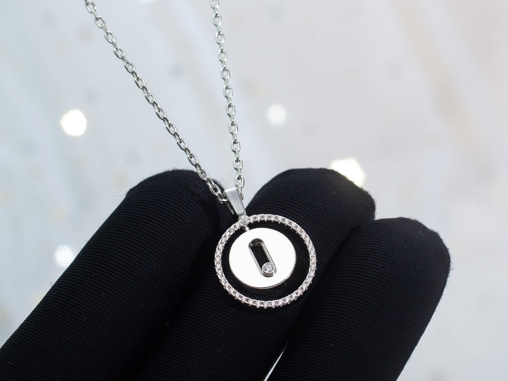 LUCKY MOVE SILVER NECKLACE