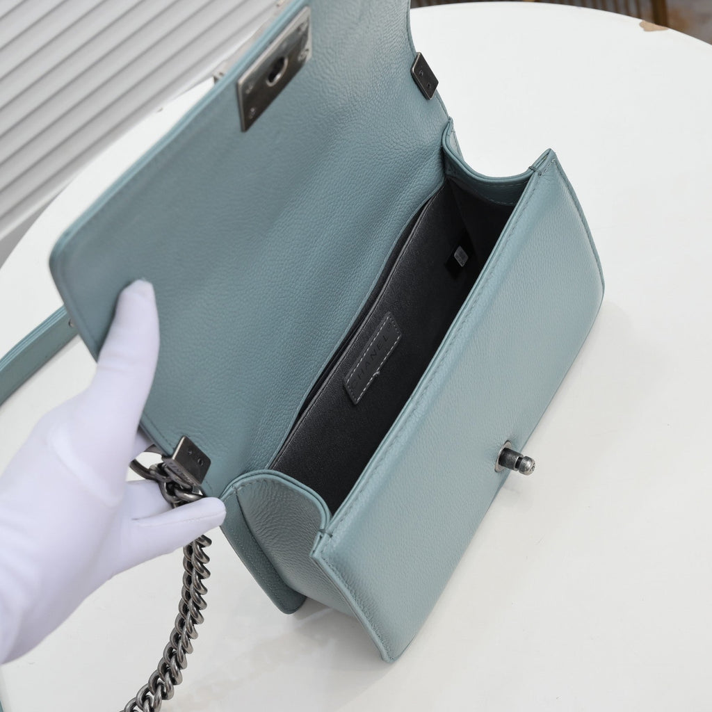 CAVIAR BOY BAG MEDIUM 67086 TURQUOISE