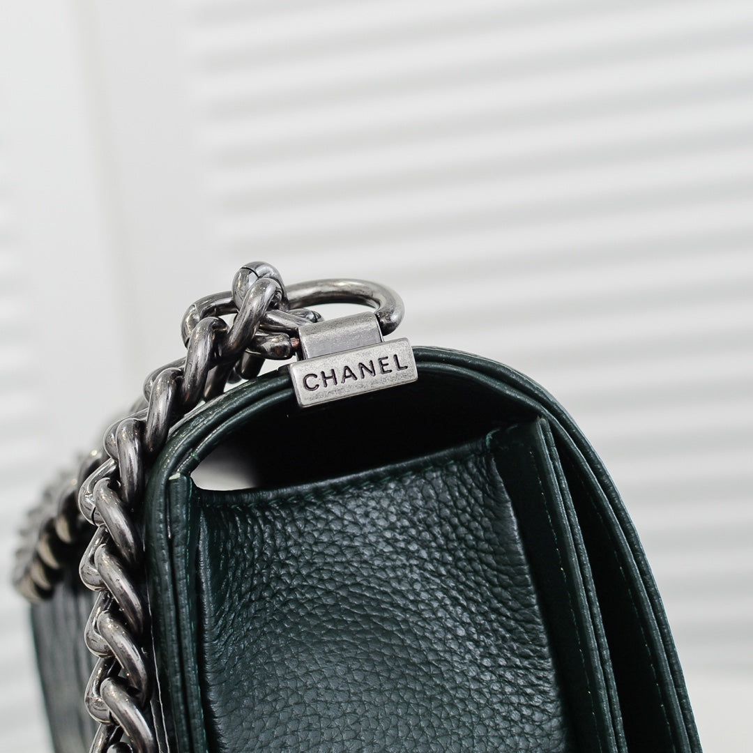 CAVIAR BOY BAG MEDIUM 67086 MOSS GREEN