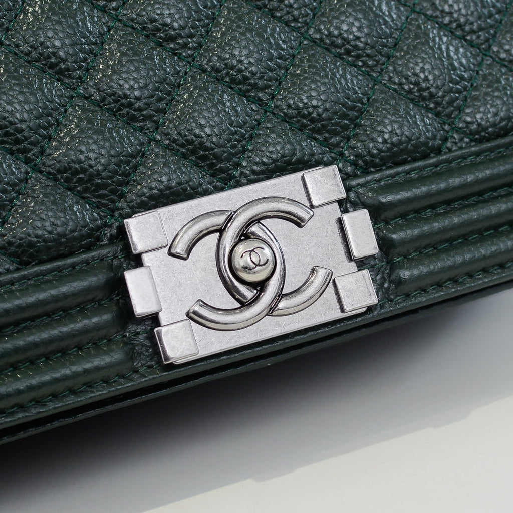 CAVIAR BOY BAG MEDIUM 67086 MOSS GREEN