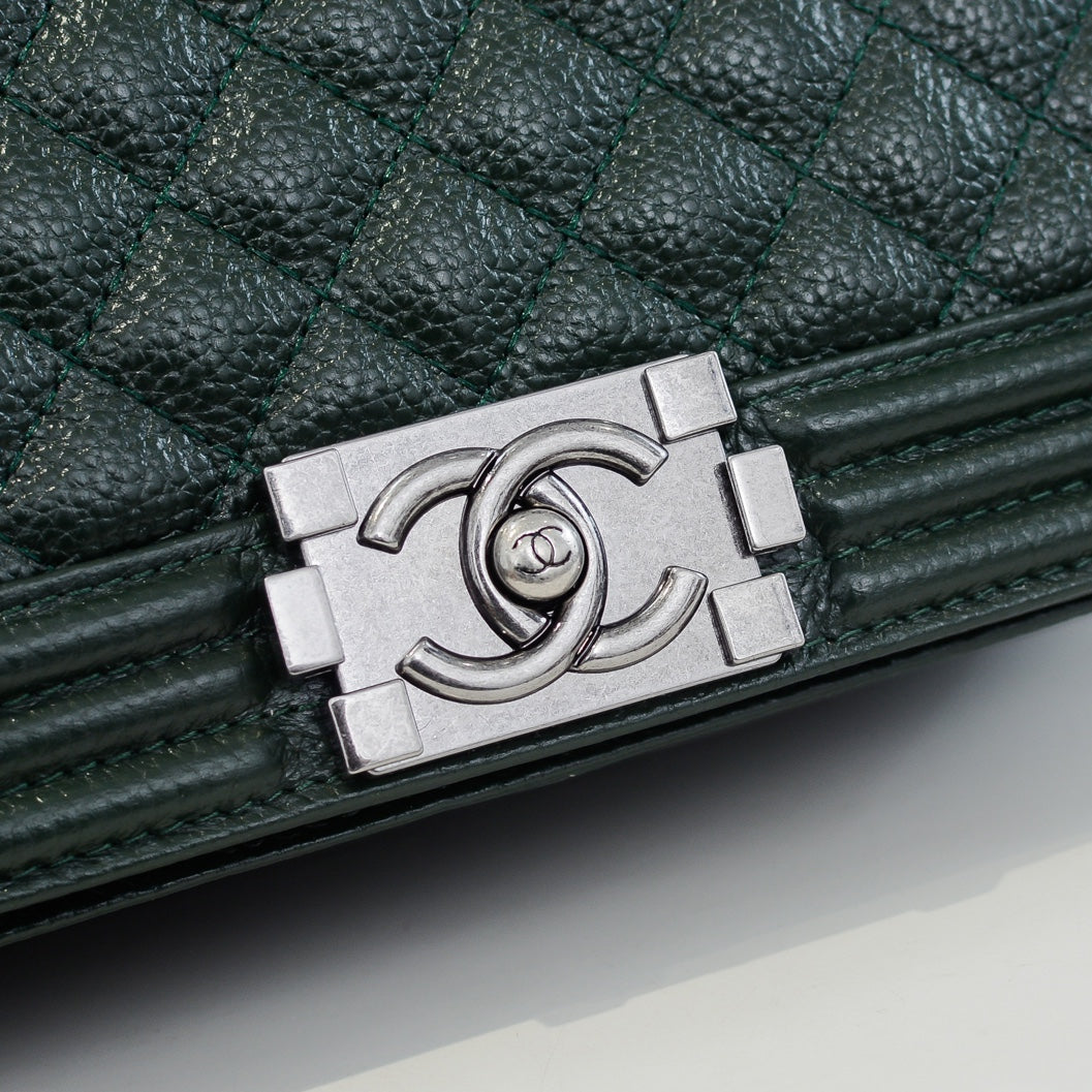CAVIAR BOY BAG MEDIUM 67086 MOSS GREEN