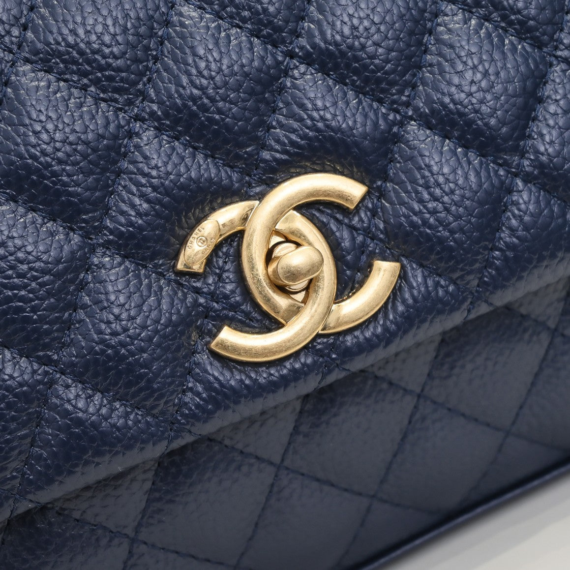 QUILTED CAVIAR 28CM 92992 DARK BLUE