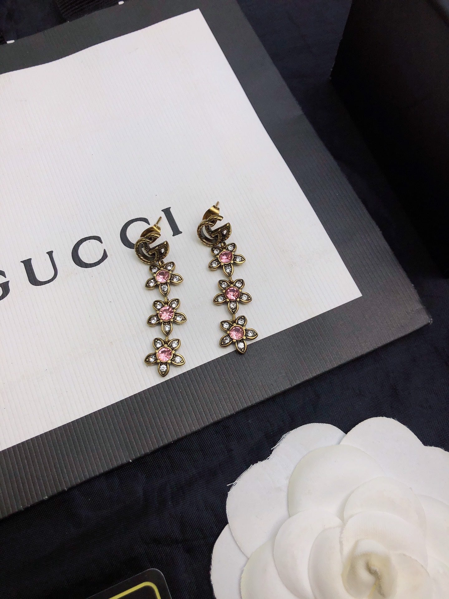 GUCCI 26S DOUBLE G LOGO PINK CRYSTAL FLORAL DROP EARRINGS IN AGED GOLD TONE METAL 629030