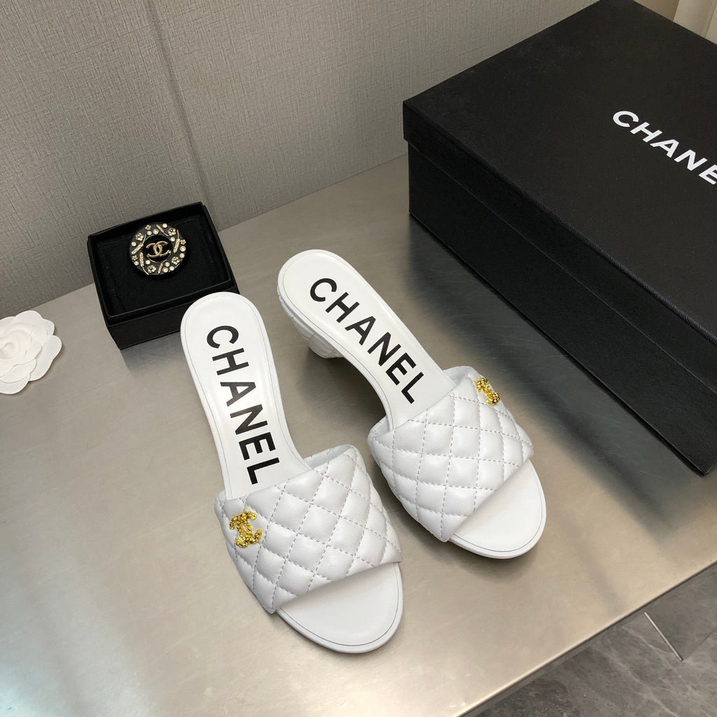DIAMOND-QUILTED 6 CM SANDALS IN WHITE LAMBSKIN