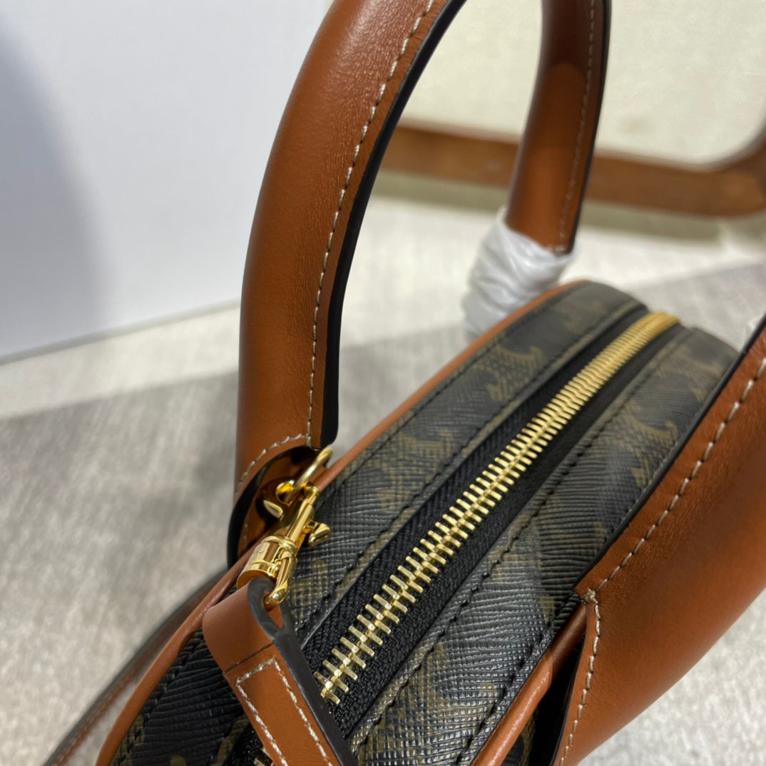 TOP HANDLE BAG 20 IN BLACK TRIOMPHE CANVAS AND BROWN CALFSKIN