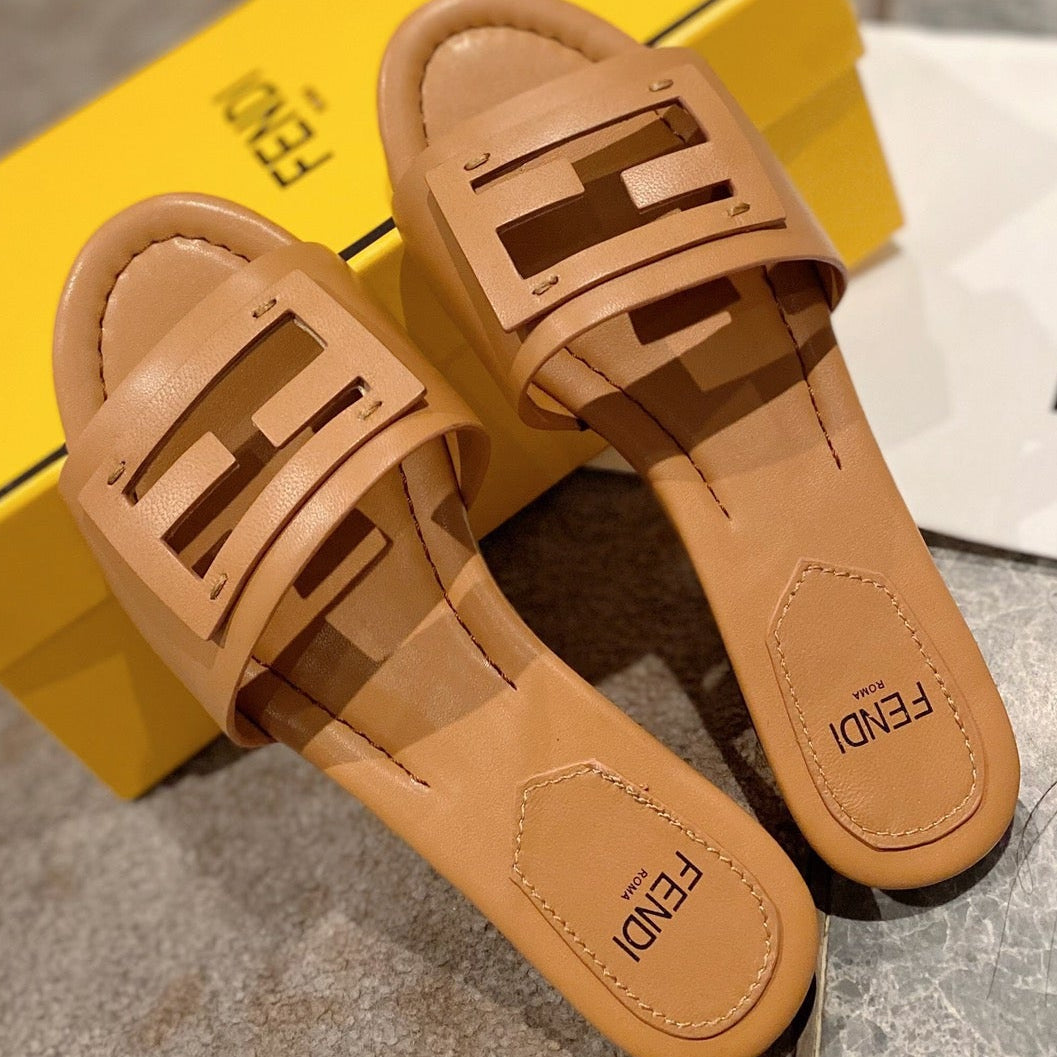 BAGUETTE SLIDES IN  COPPER BROWN LAMBSKIN