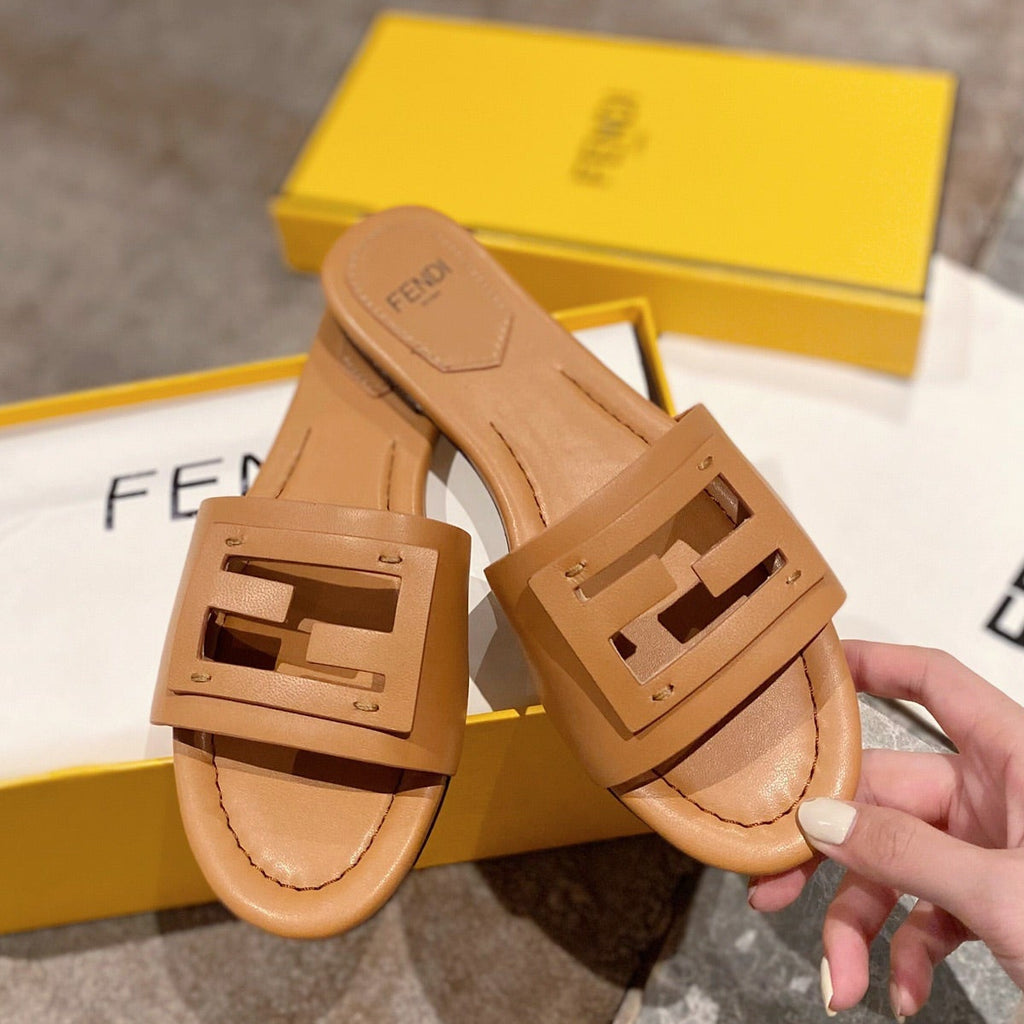 BAGUETTE SLIDES IN  COPPER BROWN LAMBSKIN