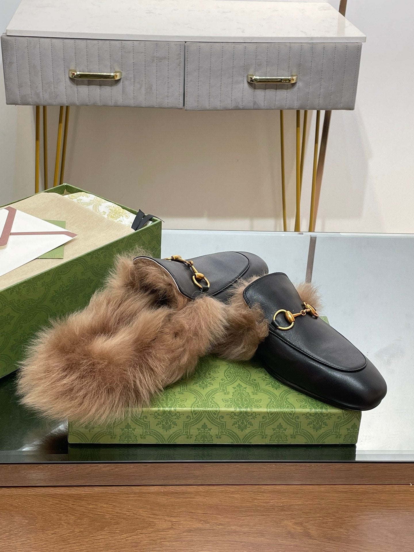 HORSEBIT MULE IN BLACK CALFSKIN AND LAMB WOOL LINING