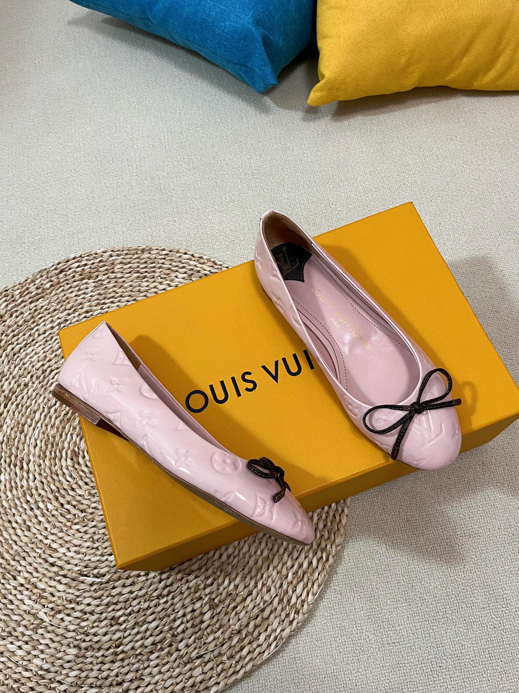 LV 26S BALLET FLATS IN LIGHT PINK PATENT CALFSKIN WITH BOW