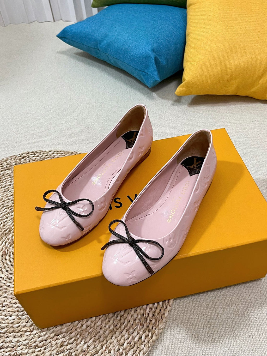 LV 26S BALLET FLATS IN LIGHT PINK PATENT CALFSKIN WITH BOW