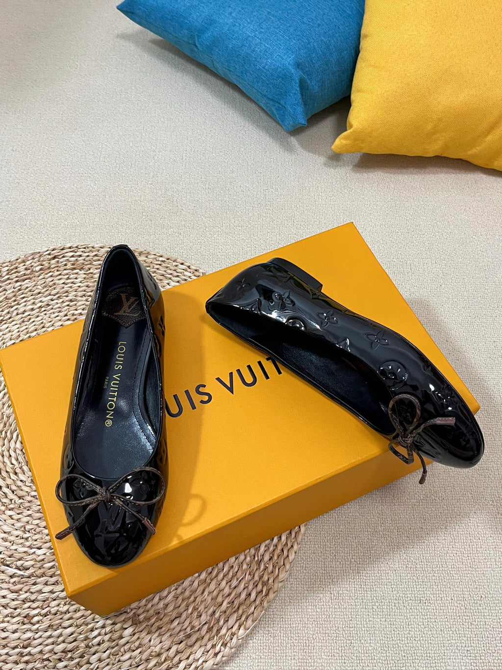 LV 26S BALLET FLATS IN BLACK  PATENT CALFSKIN WITH BOW