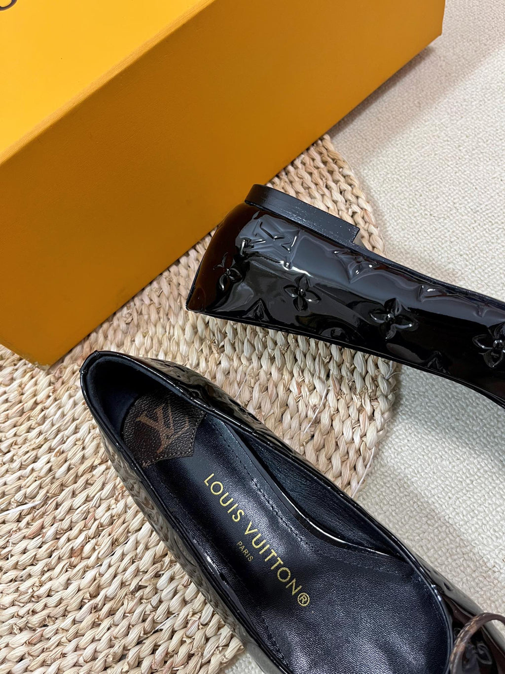 LV 26S BALLET FLATS IN BLACK  PATENT CALFSKIN WITH BOW