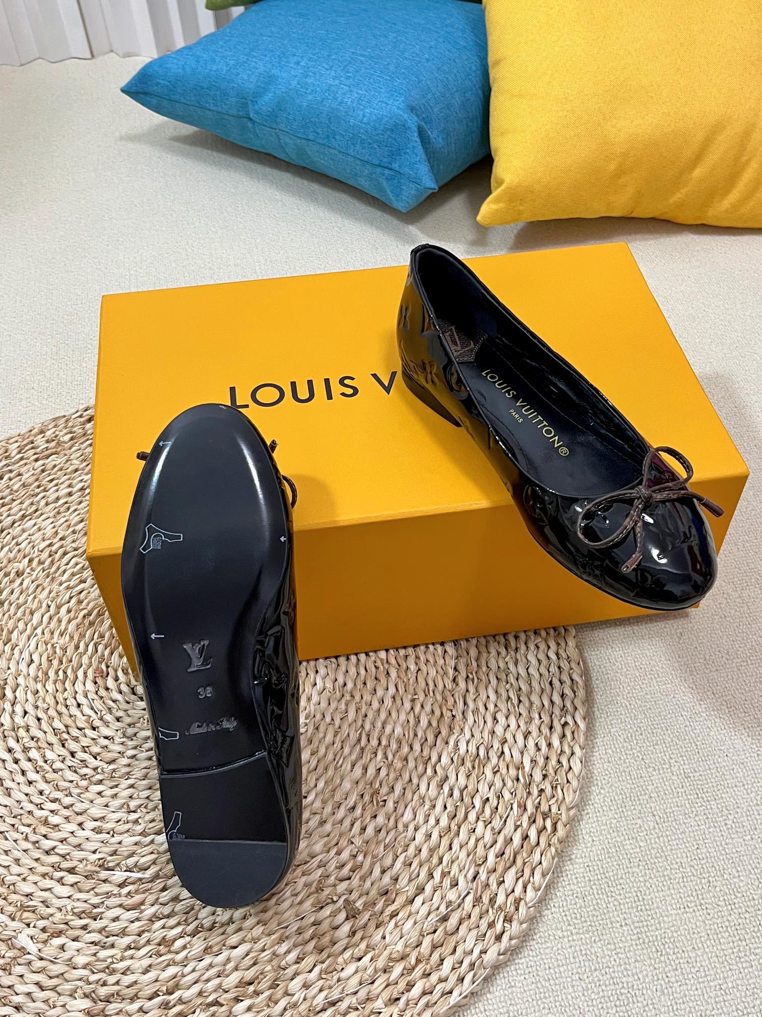 LV 26S BALLET FLATS IN BLACK  PATENT CALFSKIN WITH BOW