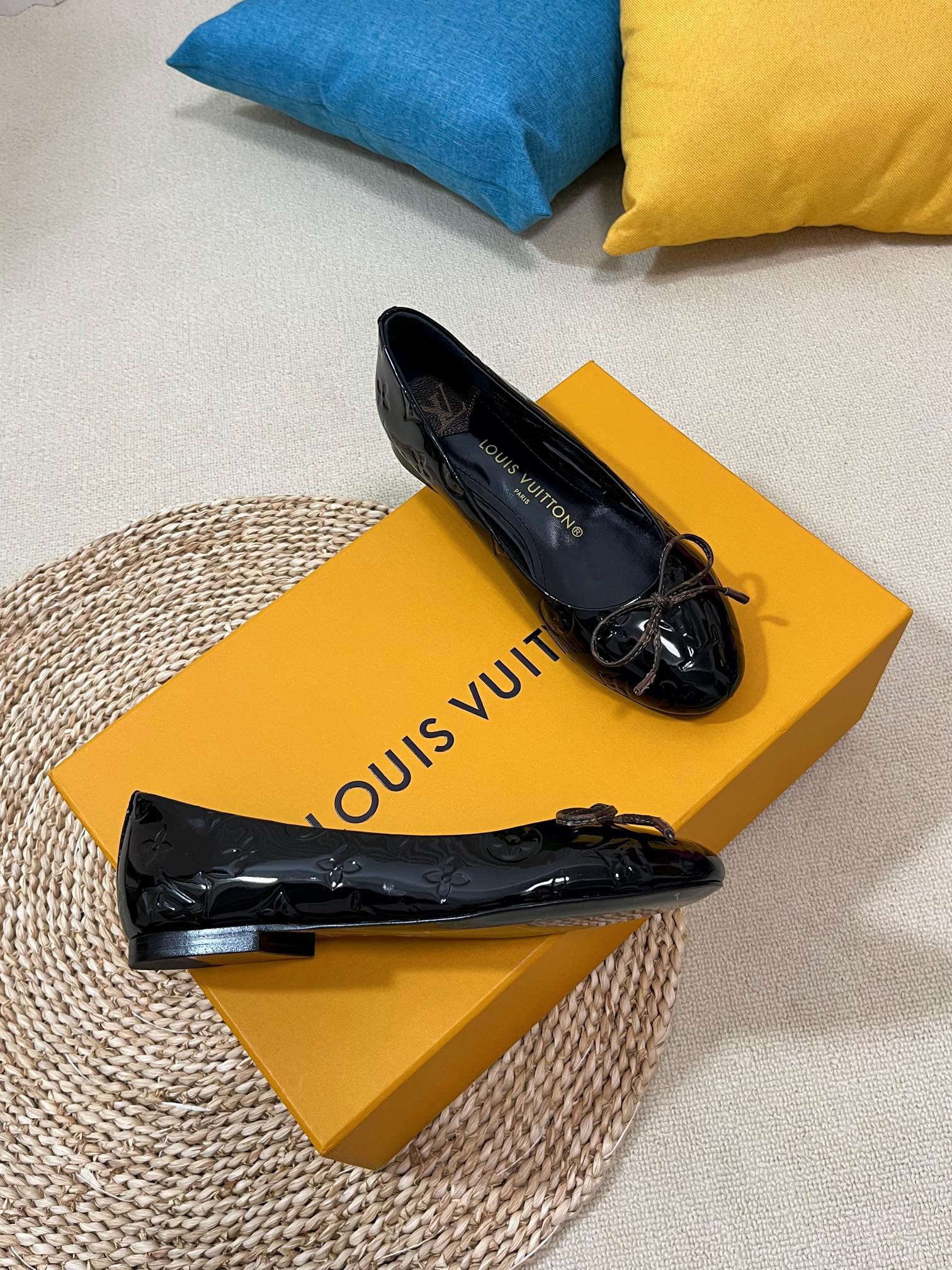 LV 26S BALLET FLATS IN BLACK  PATENT CALFSKIN WITH BOW