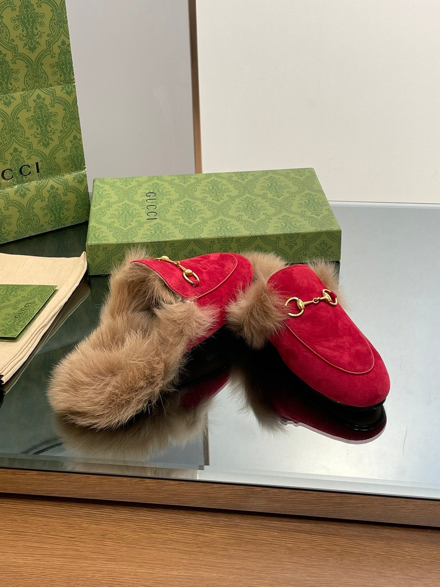 HORSEBIT MULE IN CRIMSON RED SUEDE AND LAMB WOOL LINING
