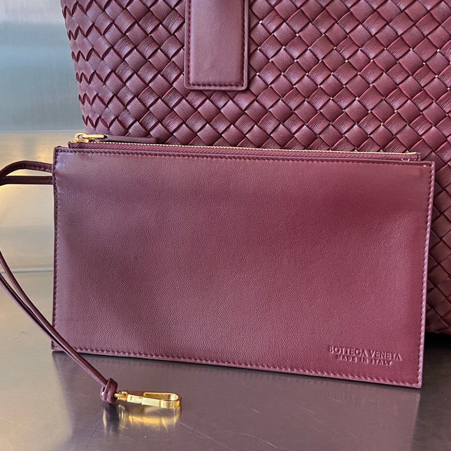 SMALL CABAT 32 IN BURGUNDY RED LAMBSKIN