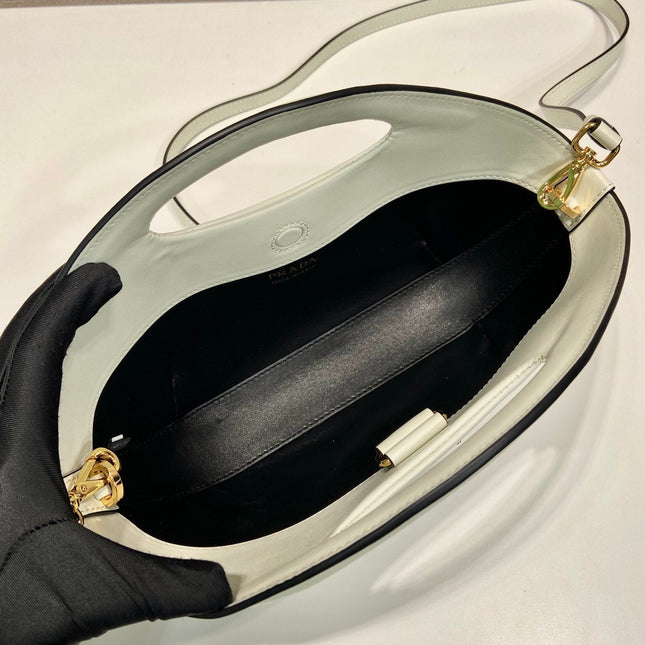 DUMPLING BAG 30 IN WHTE CALFSKIN