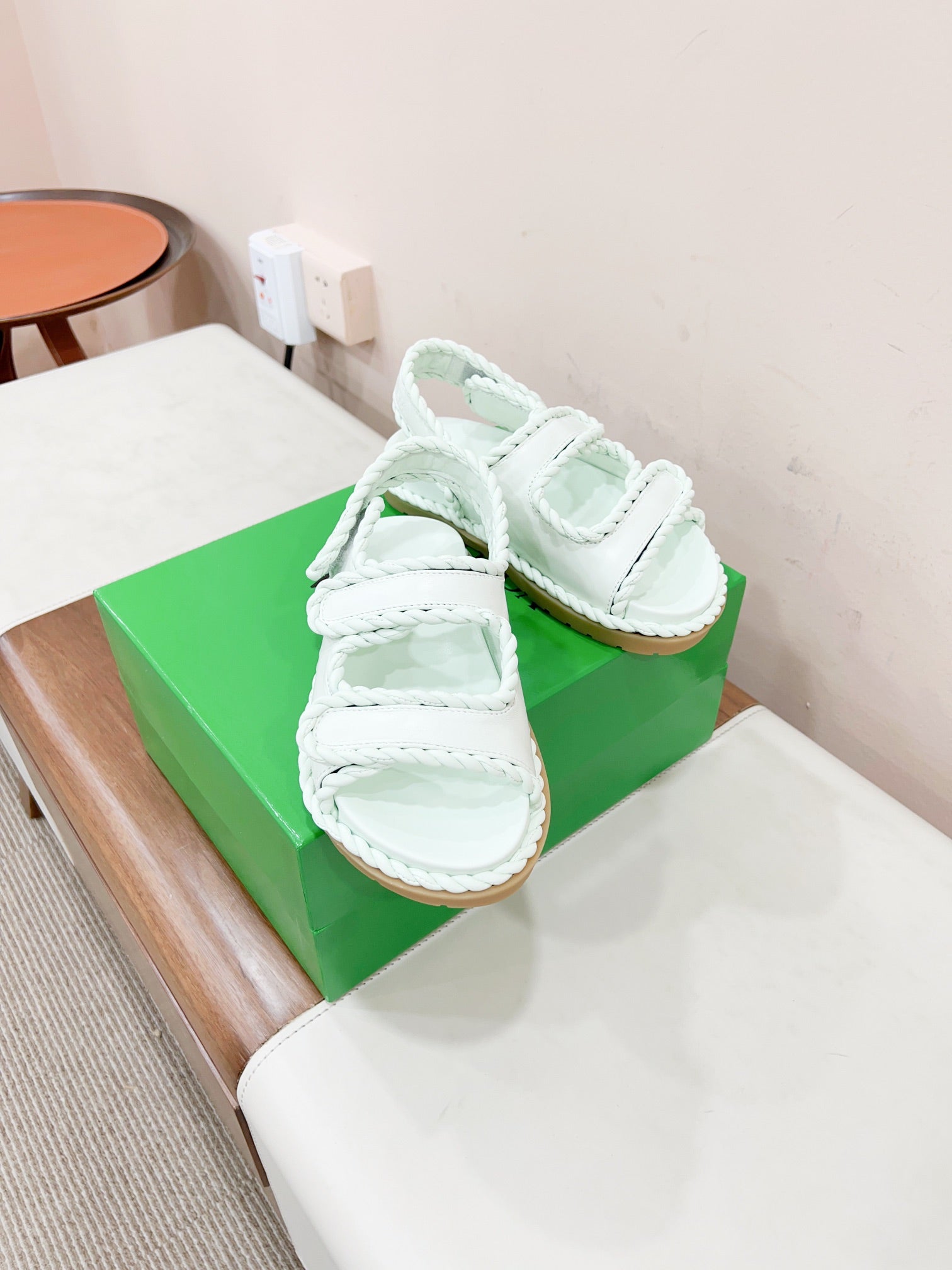 REFINED DAD SANDAL IN WHITE LAMBSKIN