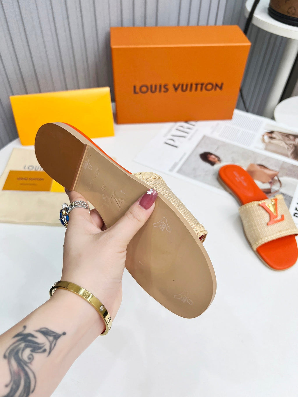 LV 26S FLAT SLIDES IN ORANGE CALFSKIN AND BEIGE RAFFIA