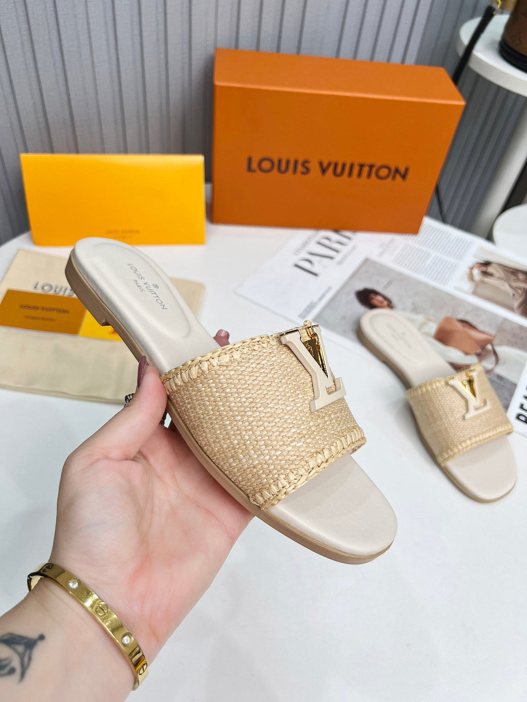 LV 26S FLAT SLIDES IN IVORY BEIGE CALFSKIN AND RAFFIA
