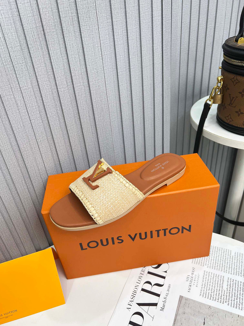 LV 26S FLAT SLIDES IN BROWN CALFSKIN AND BEIGE RAFFIA