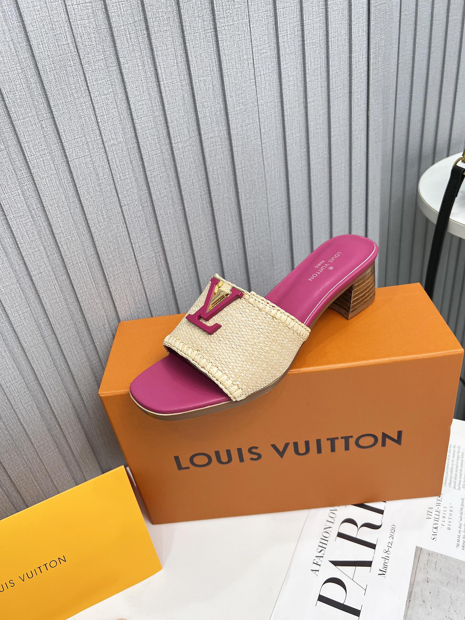 LV 26S CAPRI HIGH-HEELED MULES IN PINK CALFSKIN AND BEIGE RAFFIA