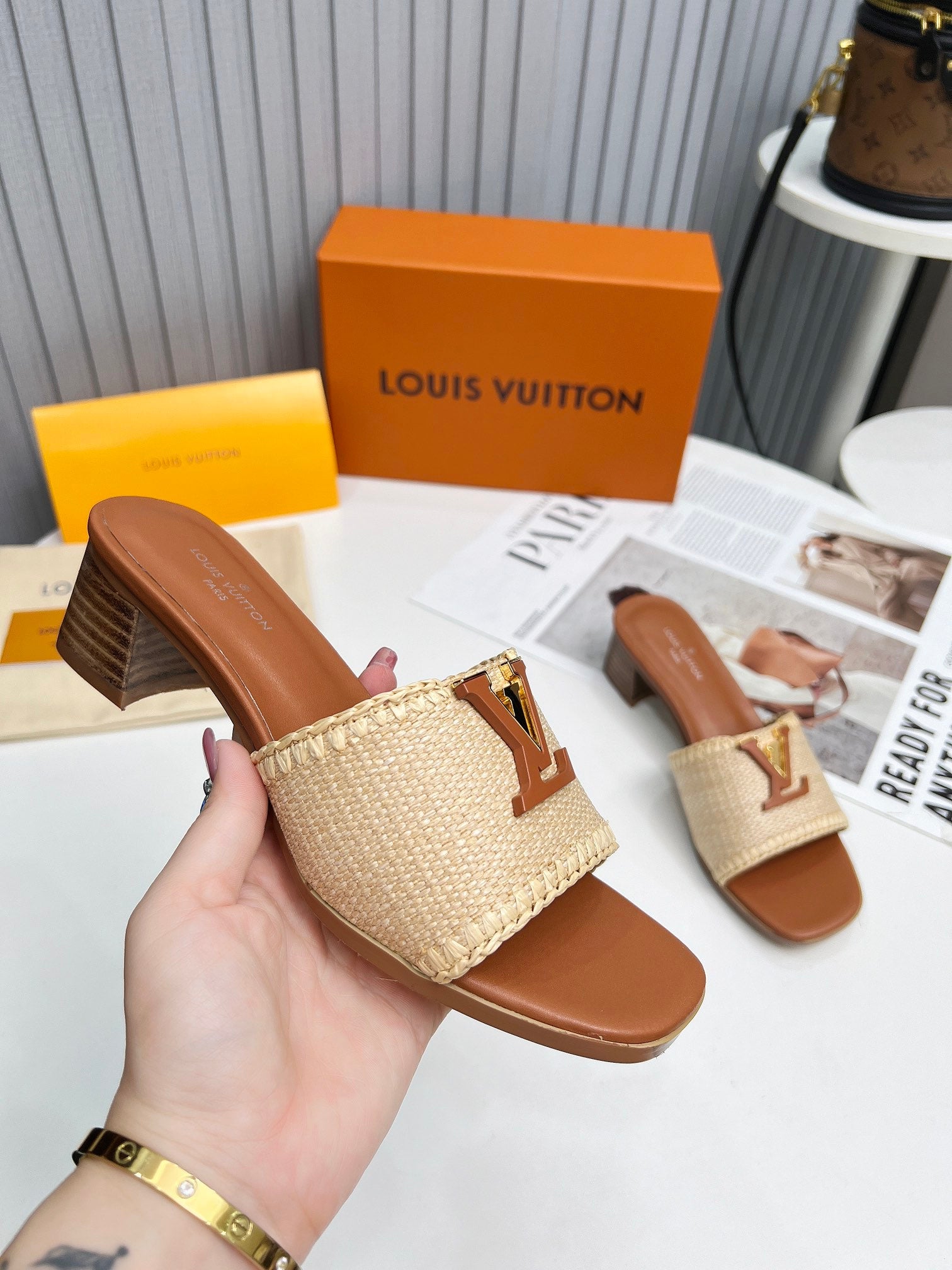 LV 26S CAPRI HIGH-HEELED MULES IN BROWN CALFSKIN AND BEIGE RAFFIA