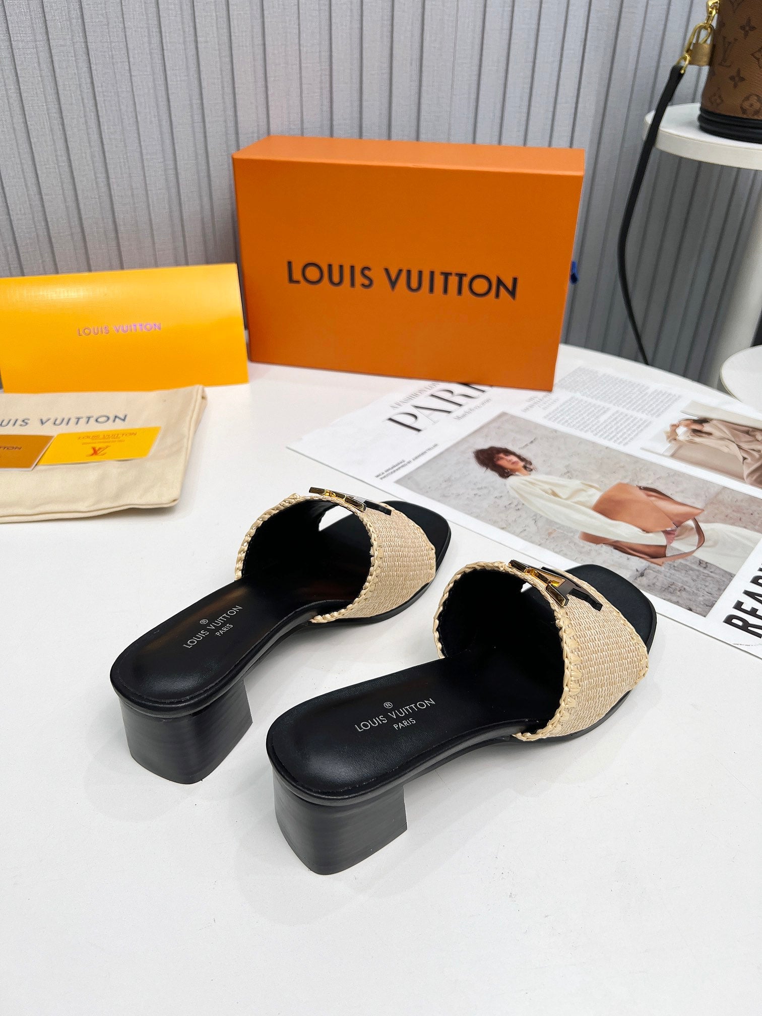 LV 26S CAPRI HIGH-HEELED MULES IN BLACK CALFSKIN AND BEIGE RAFFIA