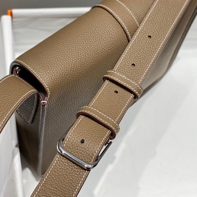 STEVE LIGHT JUNIOR MESSENGER BAG 27 IN ALEZAN TOGO CALFSKIN