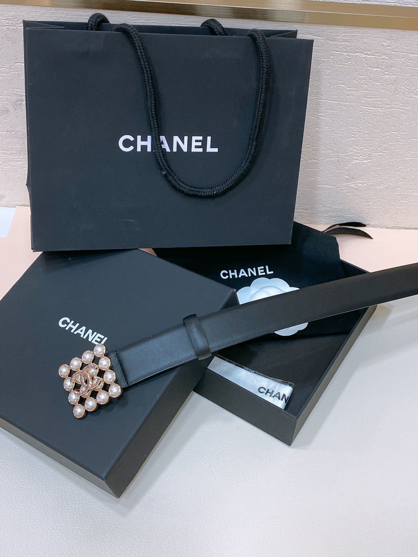 CC BELT 30 MM IN BLACK CALFSKIN GOLD HARDWARE ATTACH PEARLS