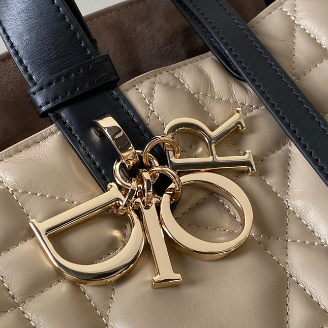 MEDIUM TOUJOURS BAG 28 IN BEIGE CANNAGE CALFSKIN BLACK STRAP
