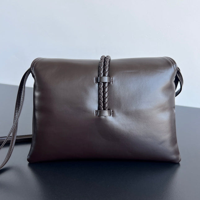 MEDIUM LIBERTA 30 IN CHOCOLATE SMOOTH CALFSKIN GOLD HARDWARE