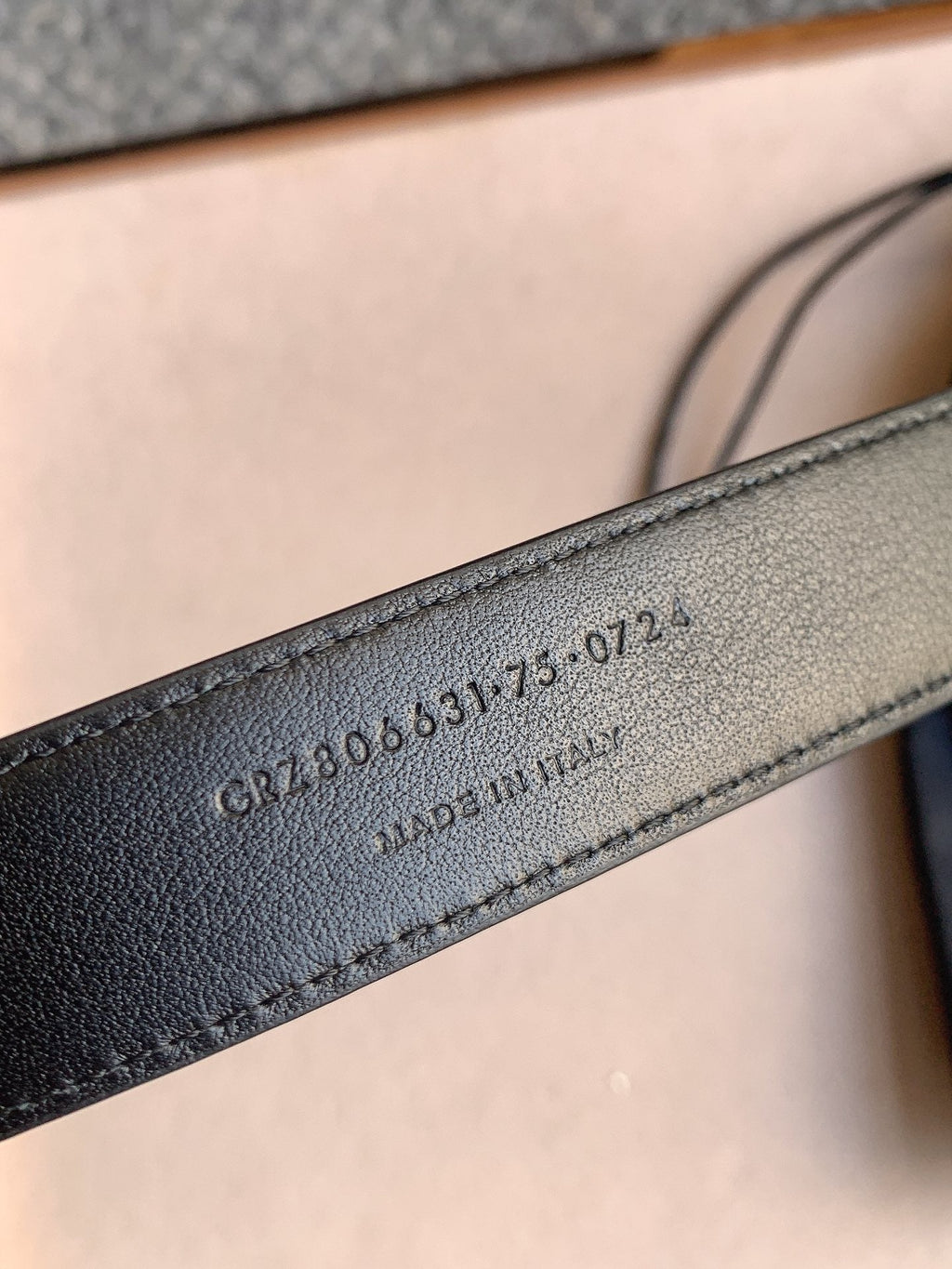 YSL 25S BELT 24 MM IN BLACK EMBOSSED CALFSKIN 529685