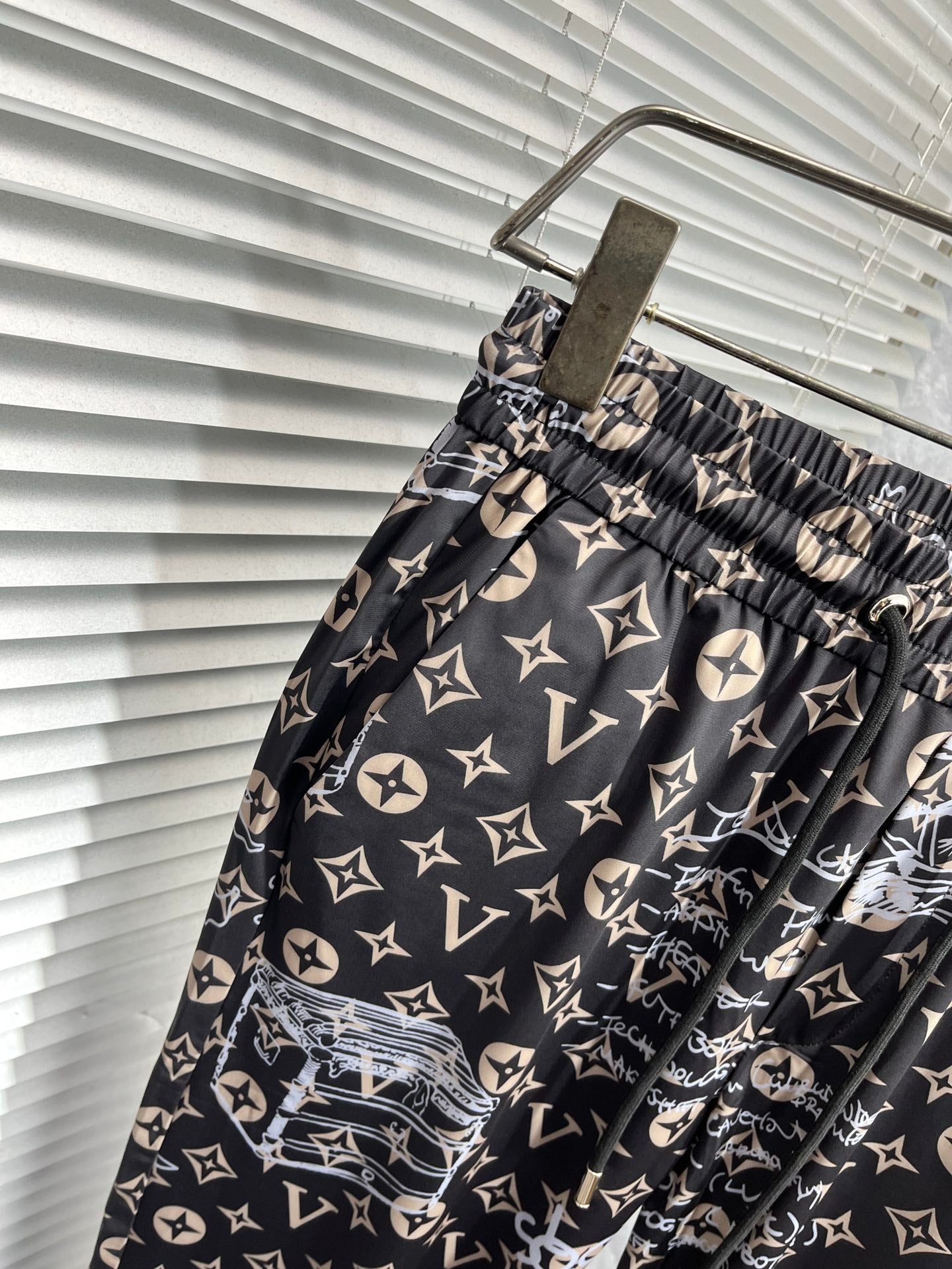 LV DARK BROWN MONOGRAM TROUSERS 239490