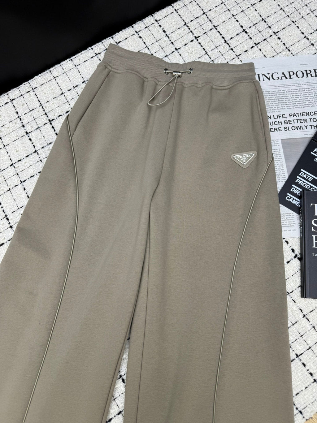 PRADA 26S WIDE-LEG PANTS 608