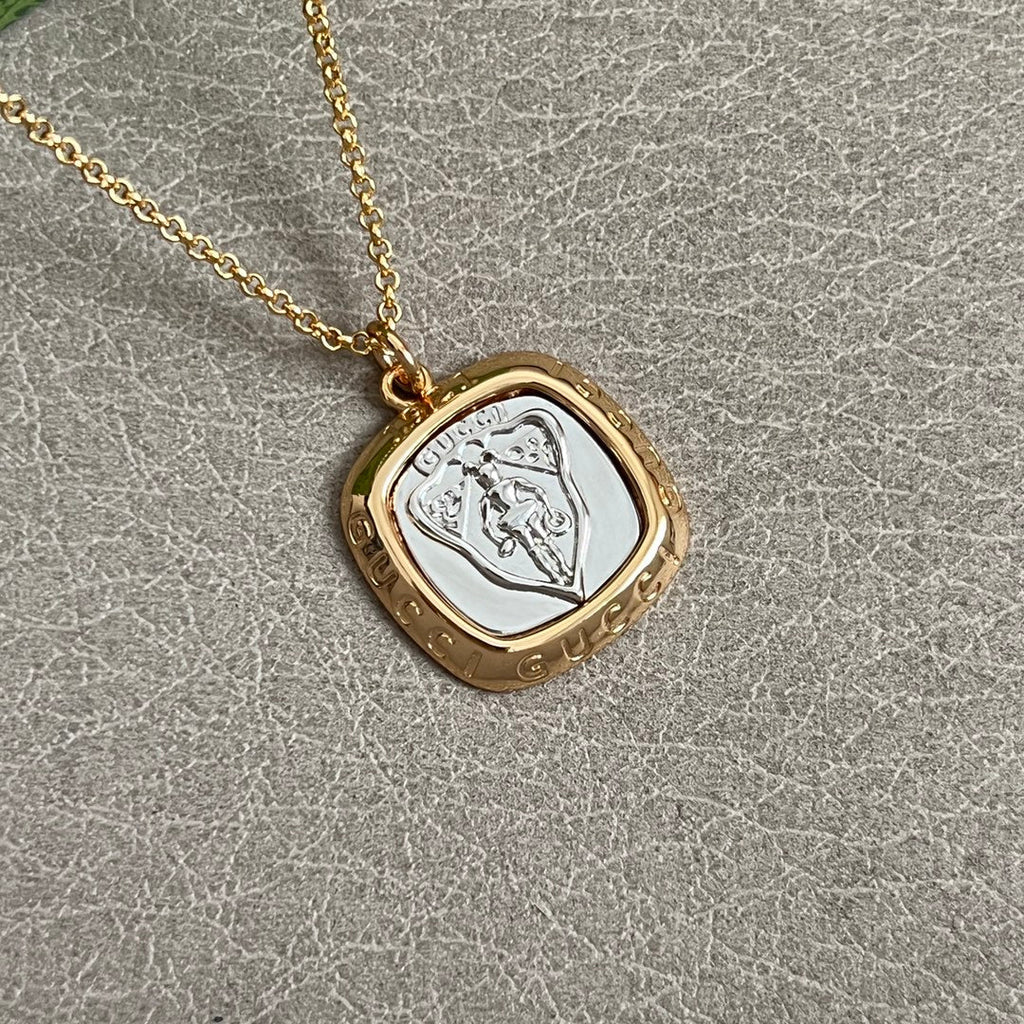 GUCCI 26S HERITAGE CREST MEDALLION PENDANT NECKLACE IN GOLD AND SILVER TONE METAL 625550