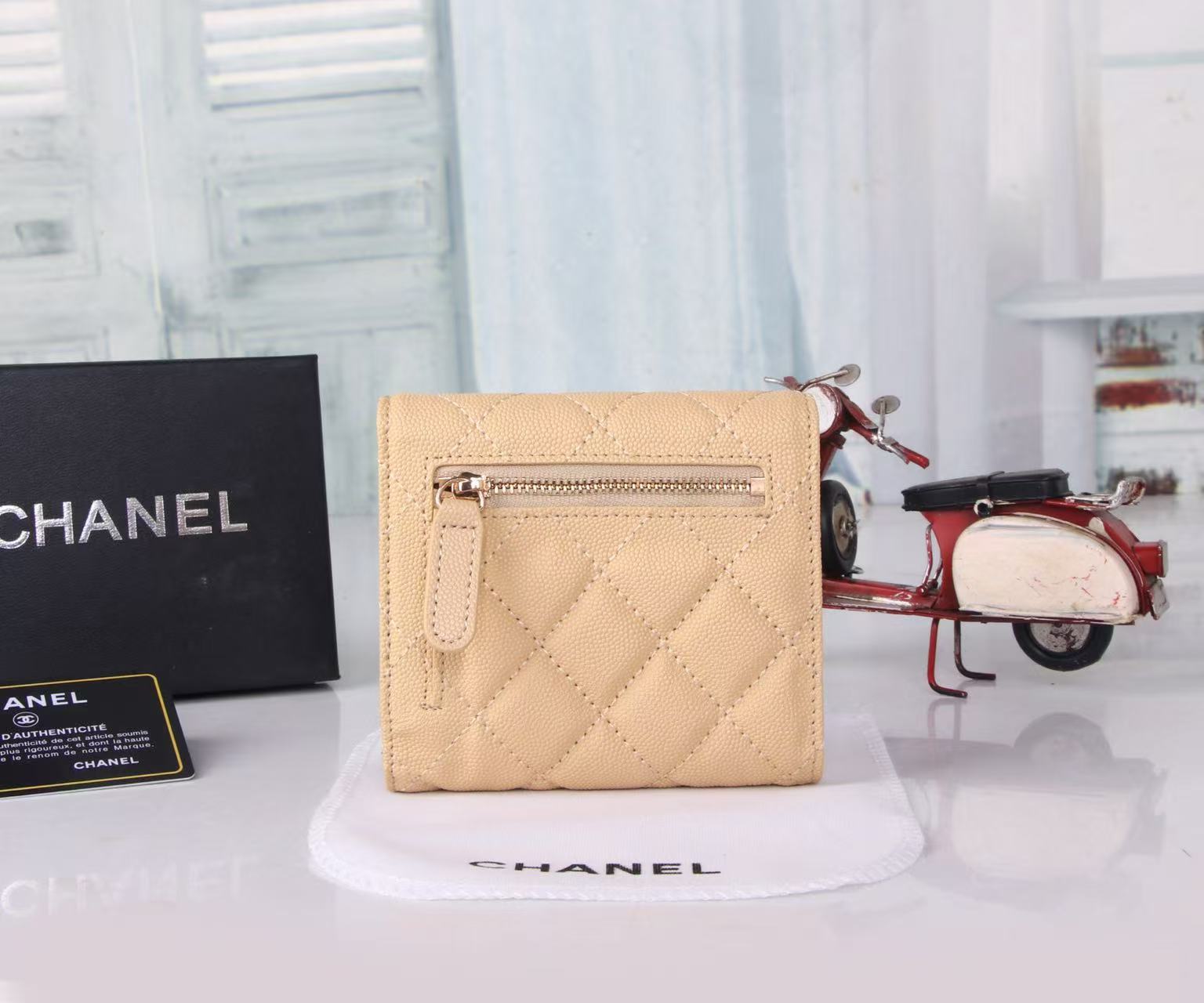 CHANEL FLAP CARD HOLDER IN BEIGE CAVIAR CALFSKIN WITH CRYSTAL EMBOSSED LOGO