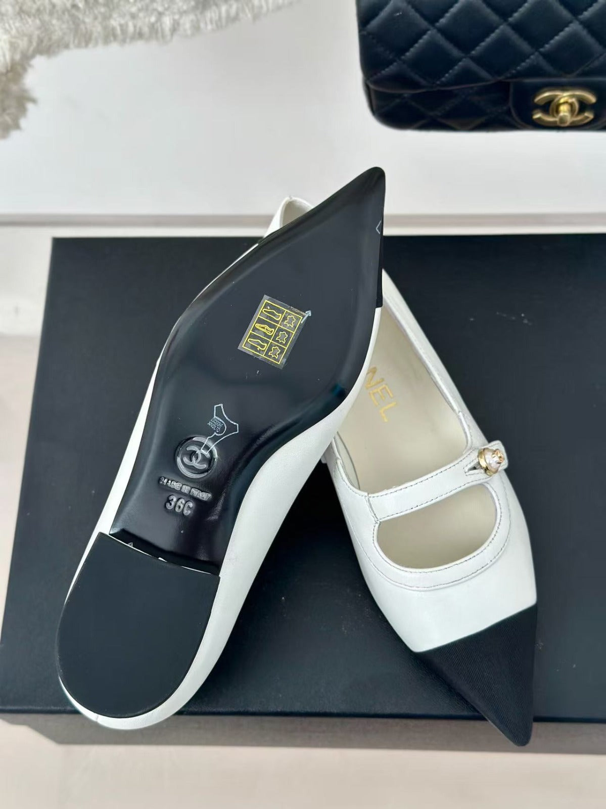 CHANEL 26S MARY JANE FLATS IN WHITE BLACK LAMBSKIN 25626