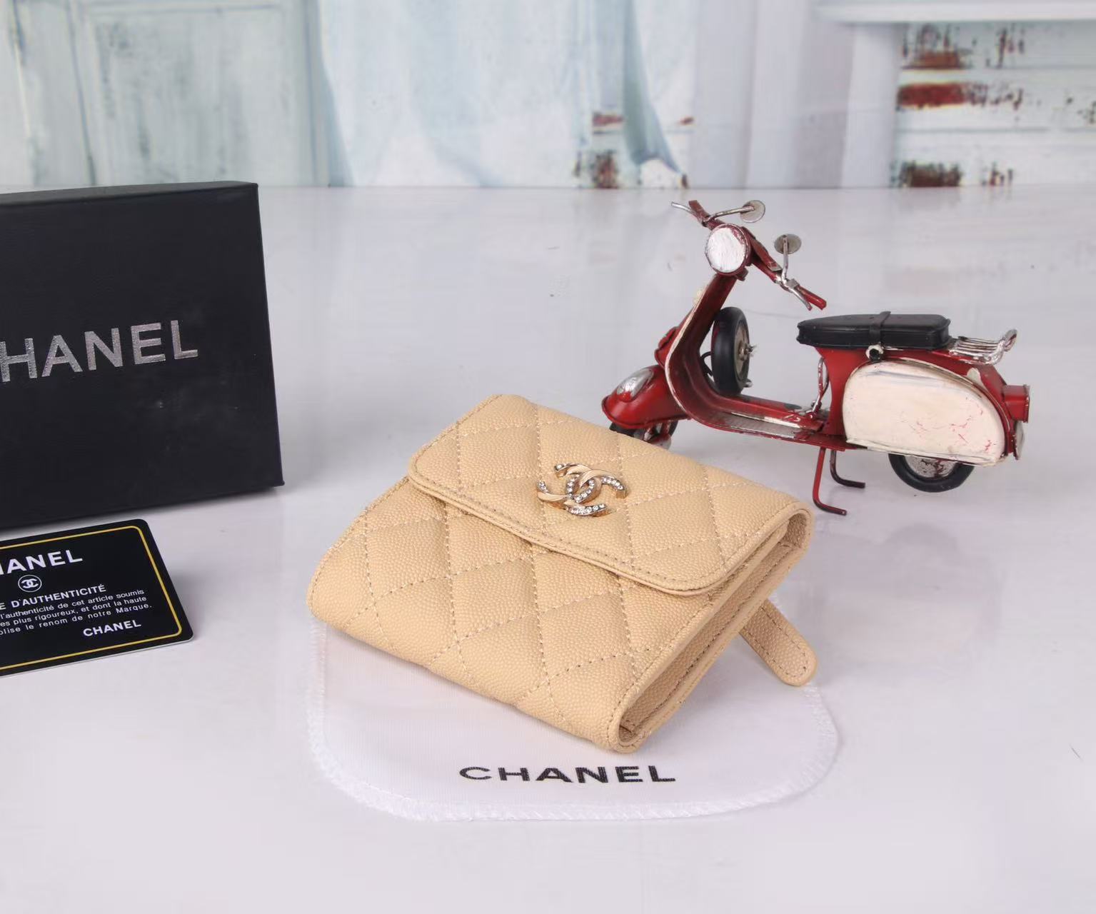 CHANEL FLAP CARD HOLDER IN BEIGE CAVIAR CALFSKIN WITH CRYSTAL EMBOSSED LOGO
