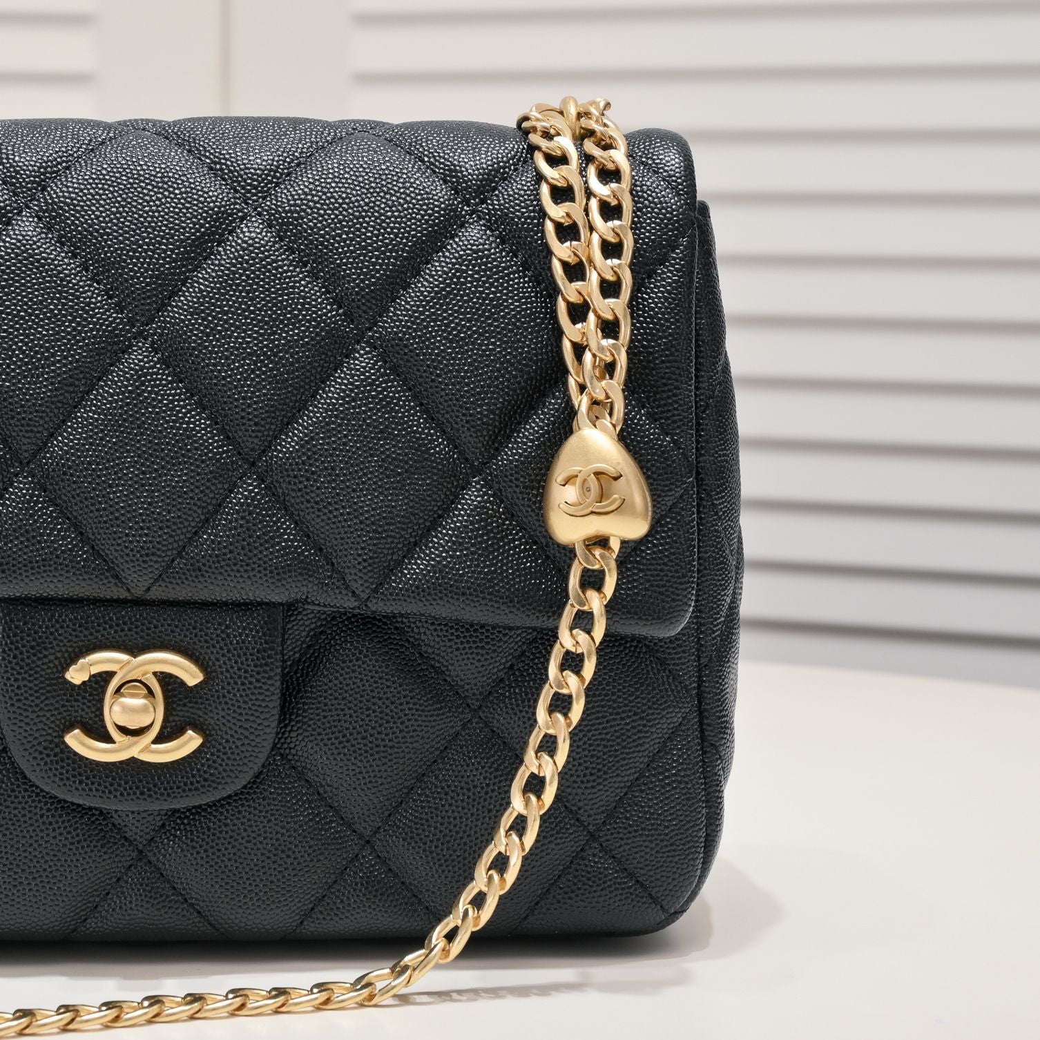 SMALL FLAP BAG CAVIAR 24CM 3892 BLACK