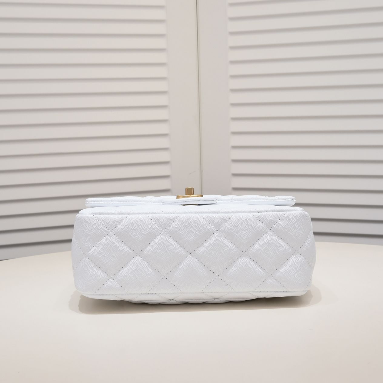 SMALL FLAP BAG CAVIAR 24CM 3892 WHITE