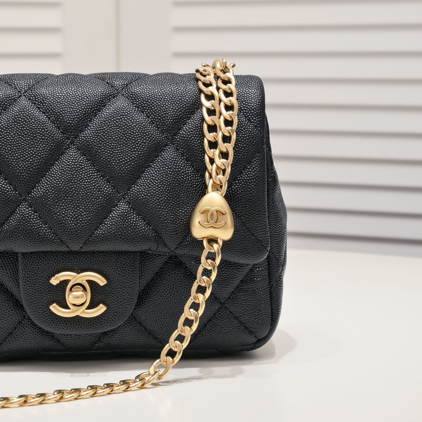 MINI FLAP BAG CAVIAR 20CM 3891 BLACK