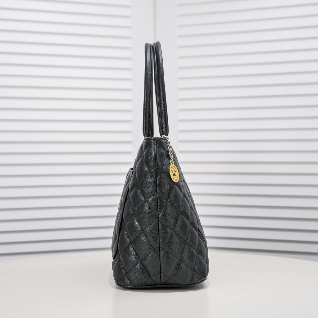 MEDALLION TOTE CAVIAR 3326 BLACK
