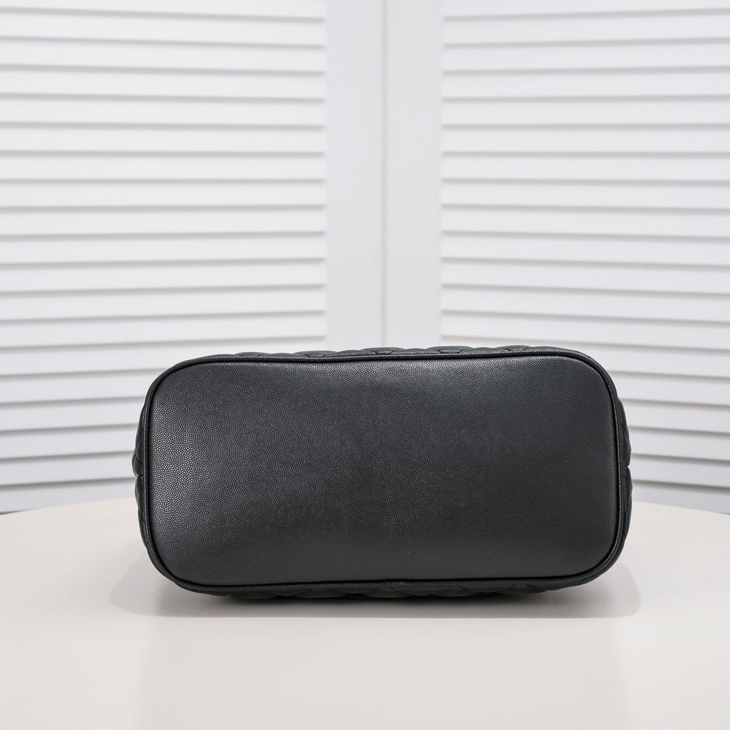 MEDALLION TOTE CAVIAR 3326 BLACK