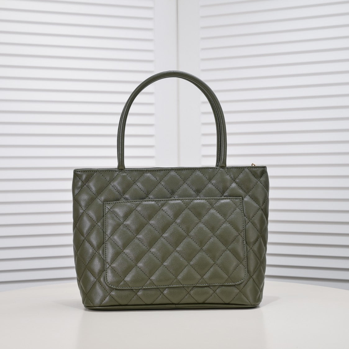 MEDALLION TOTE CAVIAR 3326 MOSS GREEN