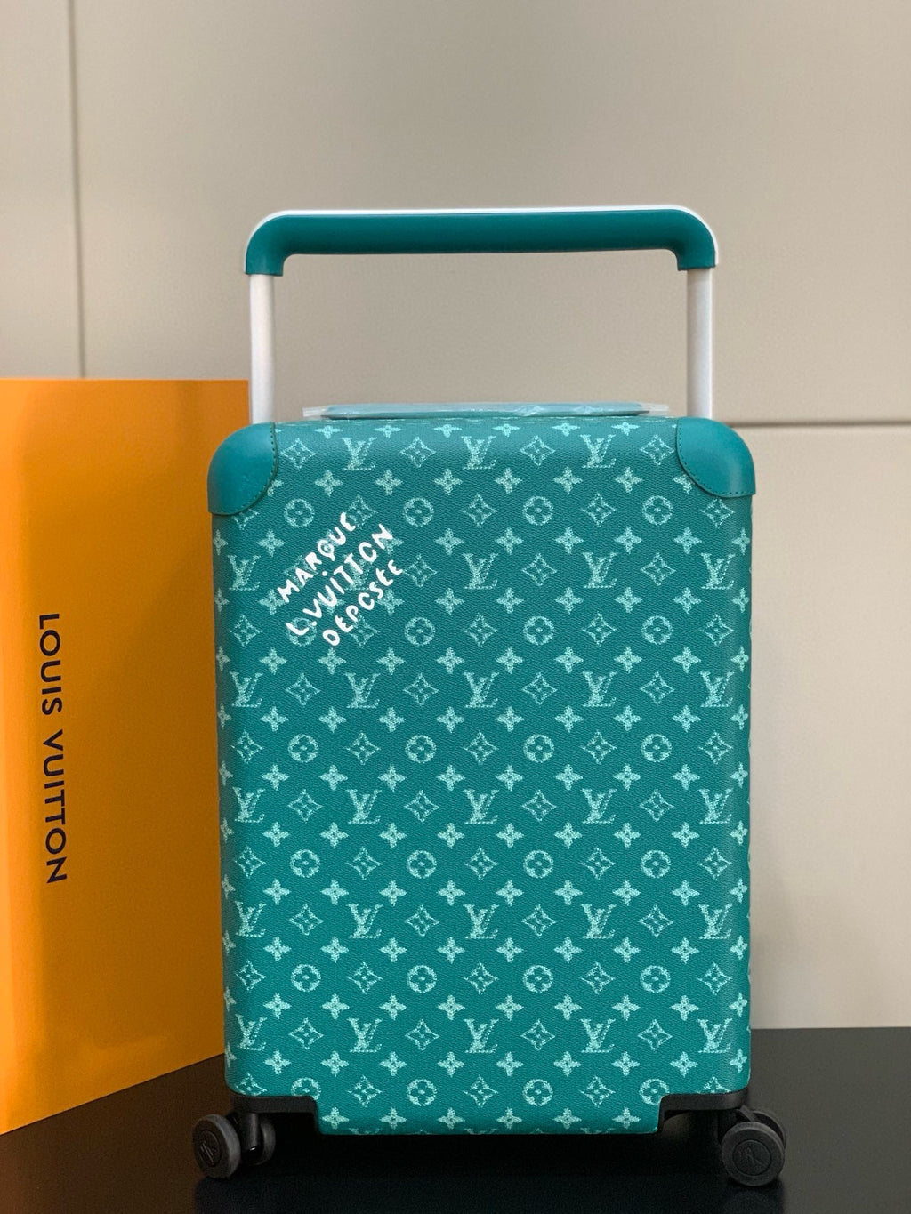 HORIZON 55 SUITCASE IN GREEN