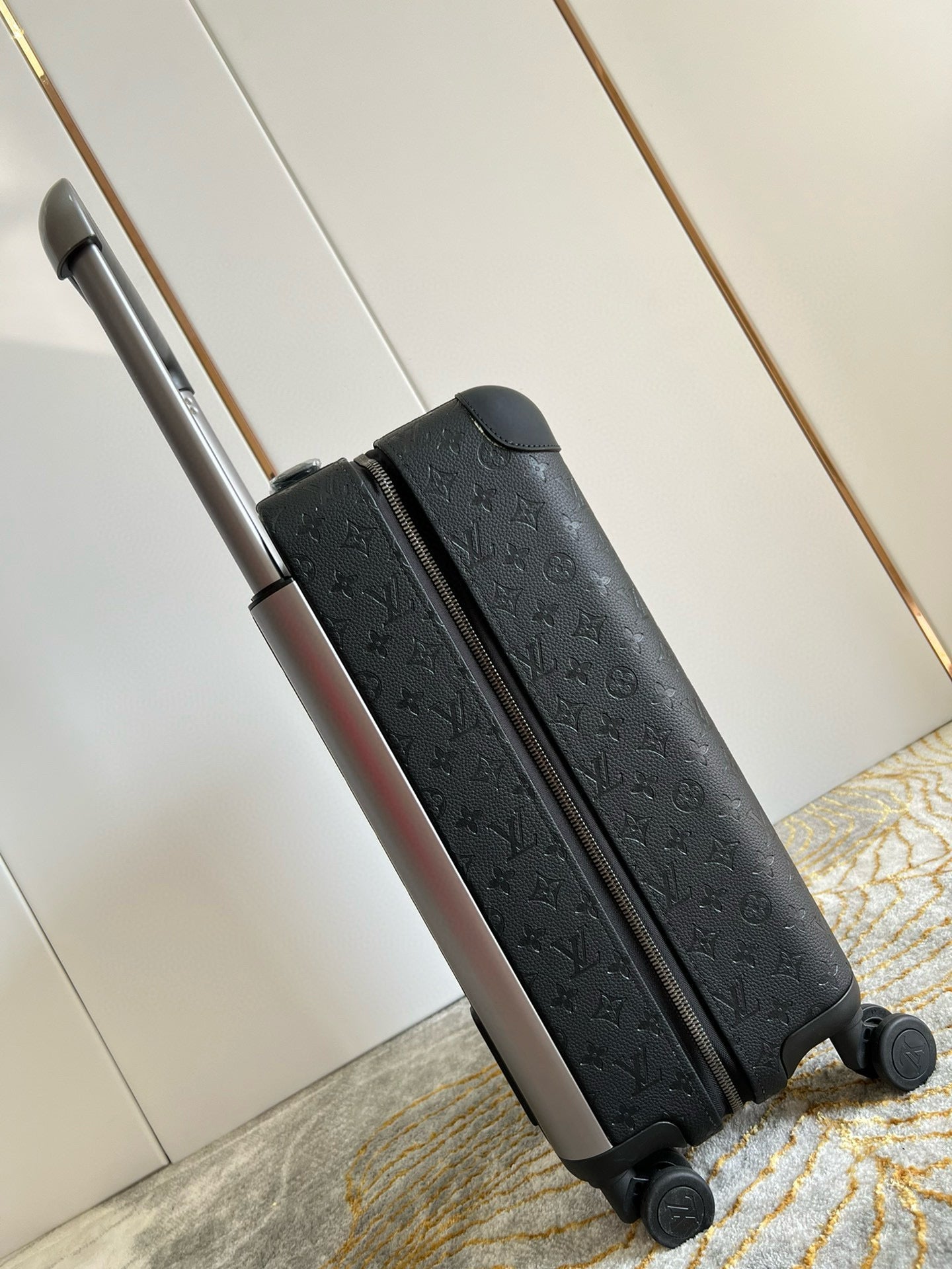 HORIZON 55 SUITCASE MONOGRAM IN BLACK METAL HARDWARE