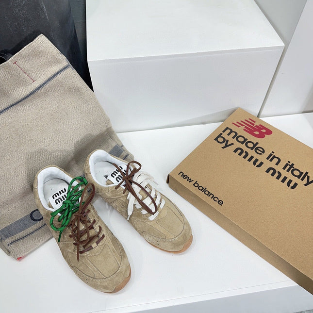 MIUxNEW 530 SNEAKER IN BROWN ECRU SUEDE