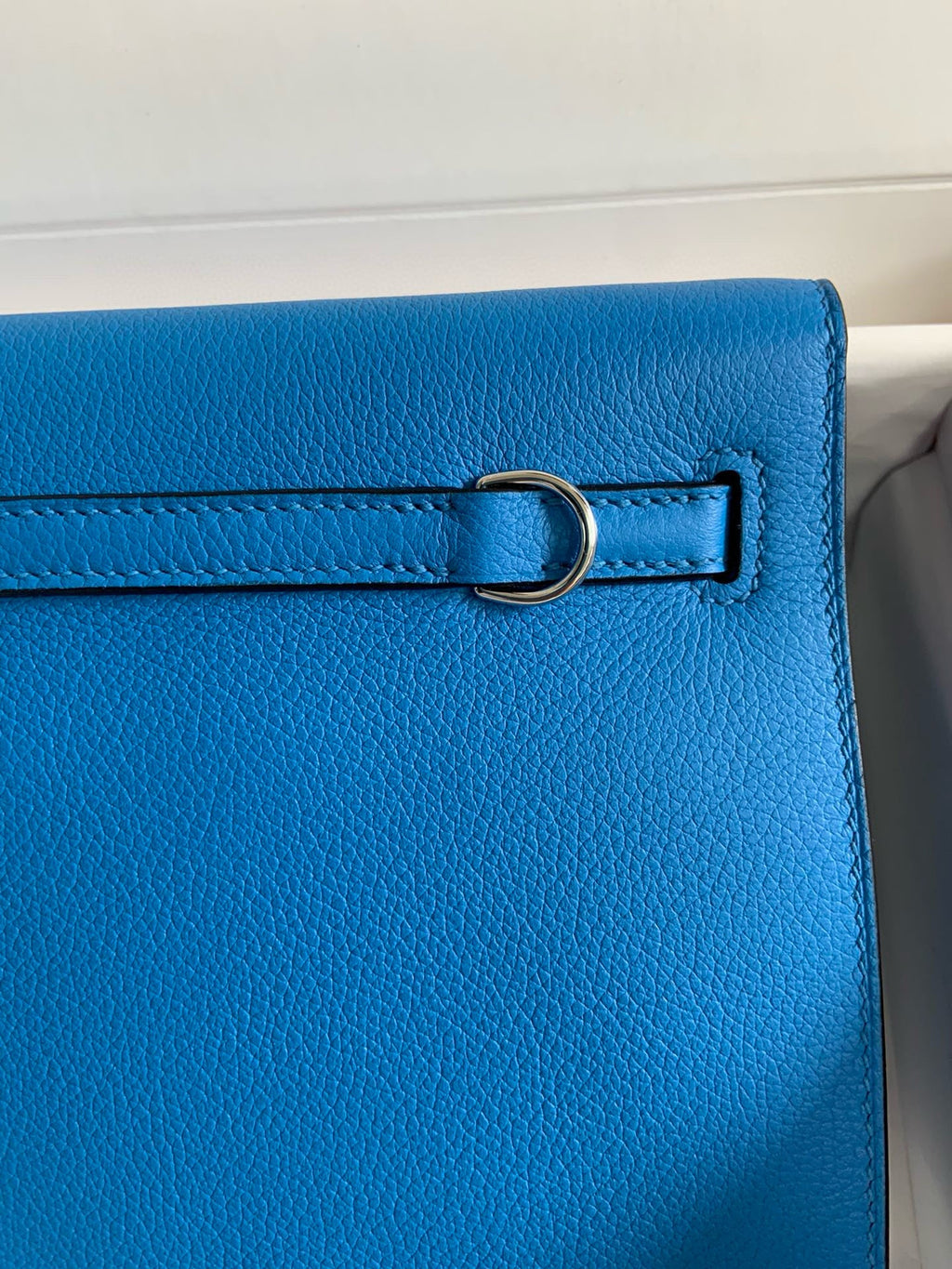 KELLY DANSE 22 EVERCOLOR BLUE IN CALFSKIN GOLD HARDWARE