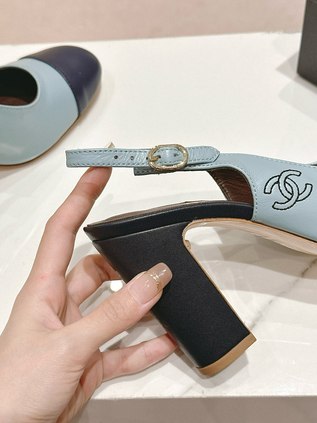 CC SLINGBACK PUMPS IN BLUE AND BLACK CALFSKIN
